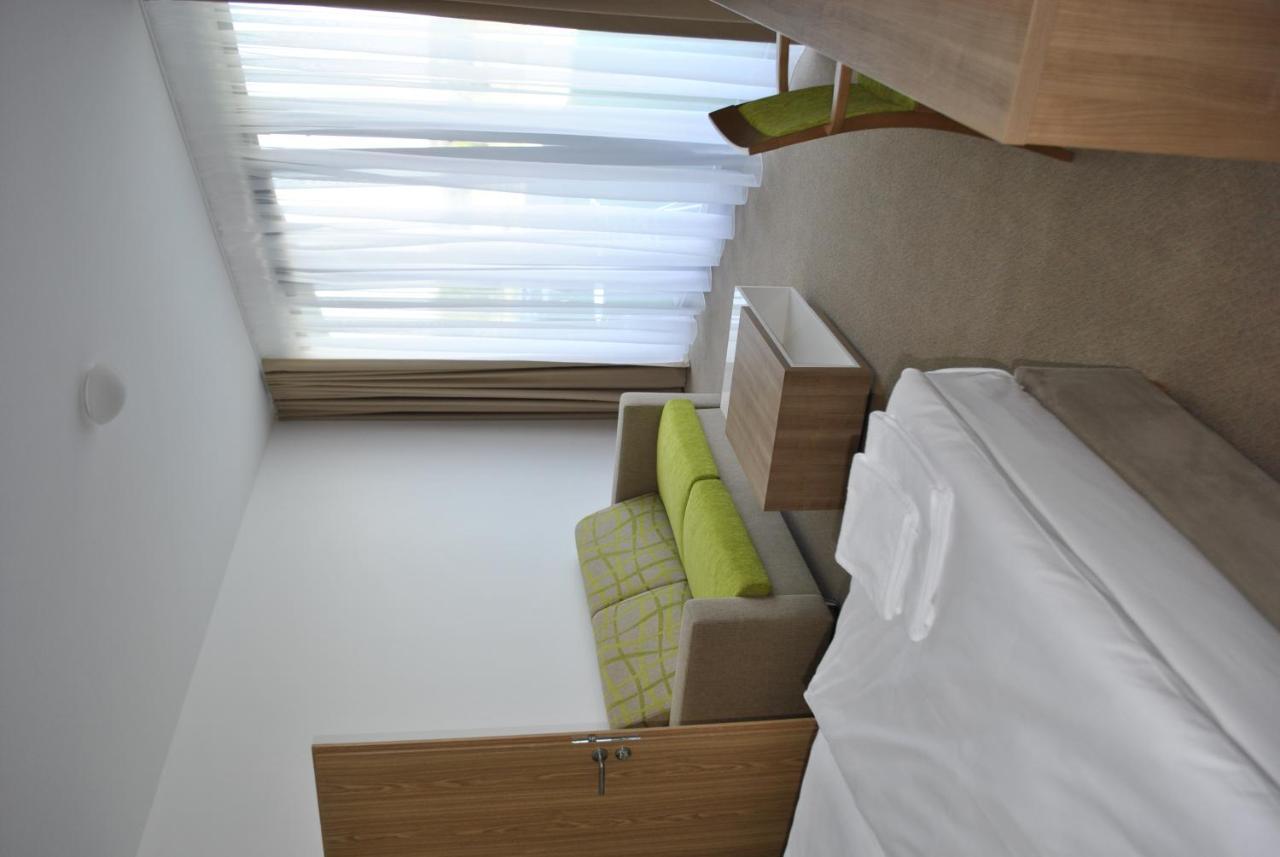 Hotel Golf Jezera Ostrozská Nová Ves Exterior foto
