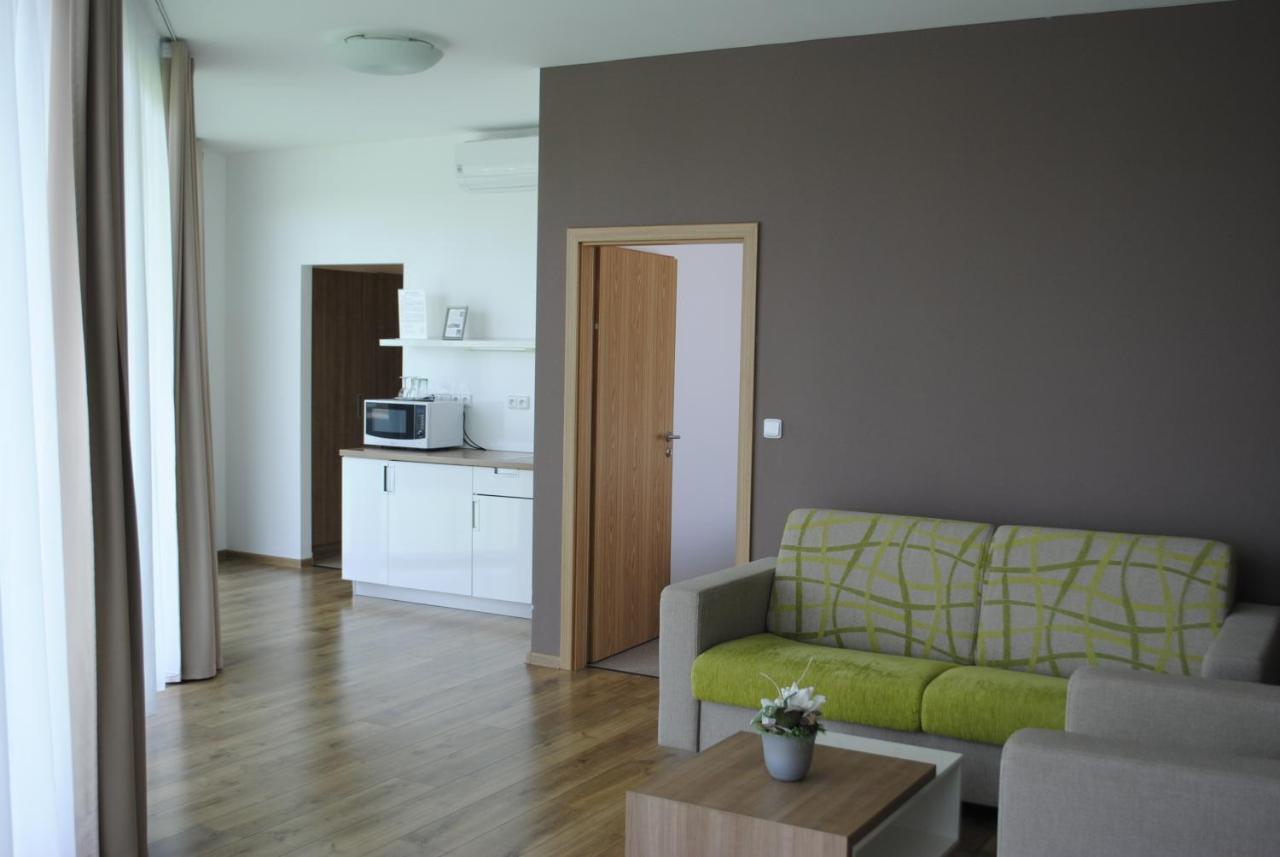 Hotel Golf Jezera Ostrozská Nová Ves Exterior foto