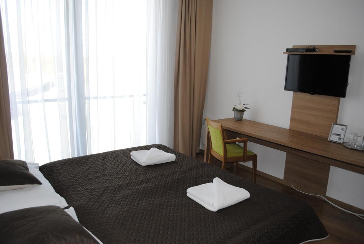 Hotel Golf Jezera Ostrozská Nová Ves Exterior foto