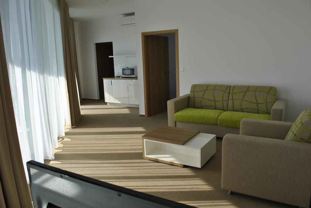 Hotel Golf Jezera Ostrozská Nová Ves Exterior foto
