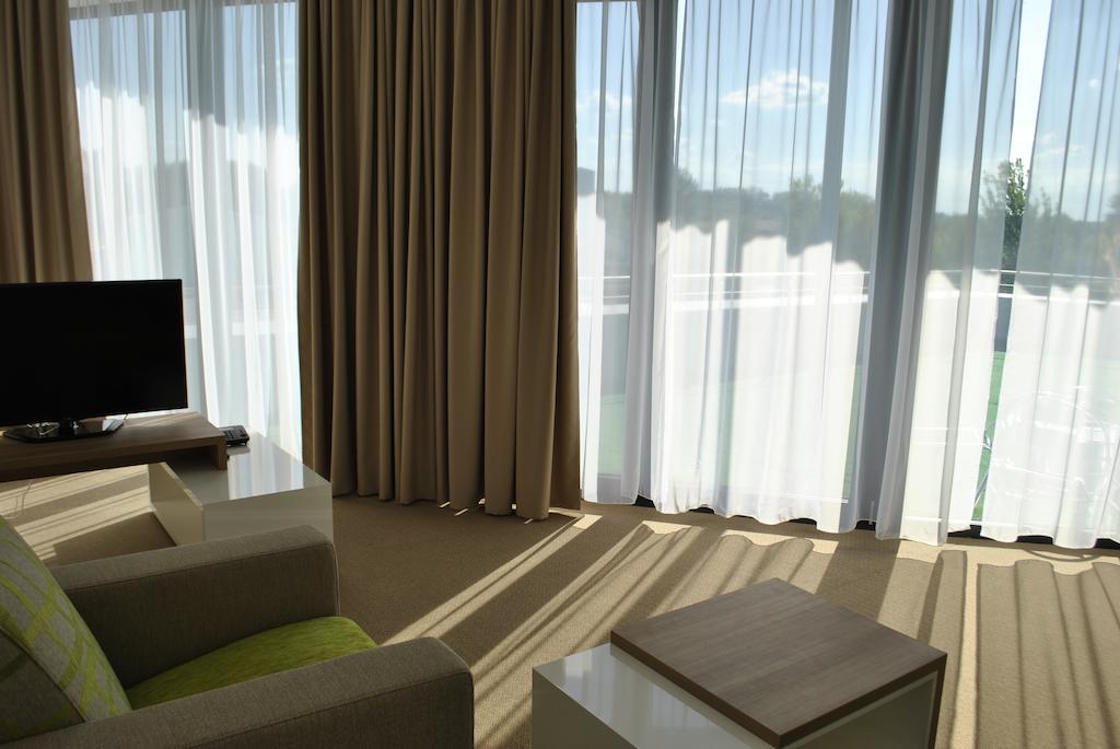 Hotel Golf Jezera Ostrozská Nová Ves Exterior foto
