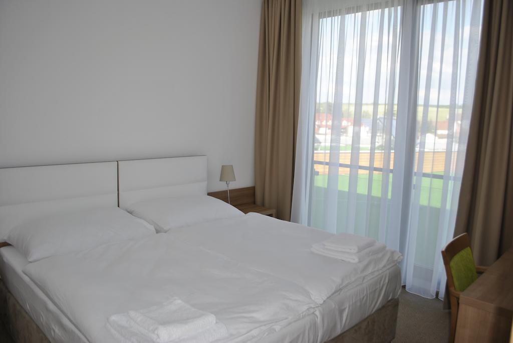 Hotel Golf Jezera Ostrozská Nová Ves Exterior foto