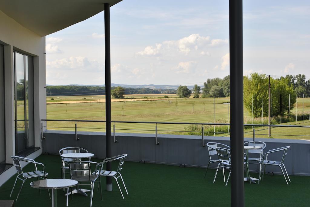 Hotel Golf Jezera Ostrozská Nová Ves Exterior foto