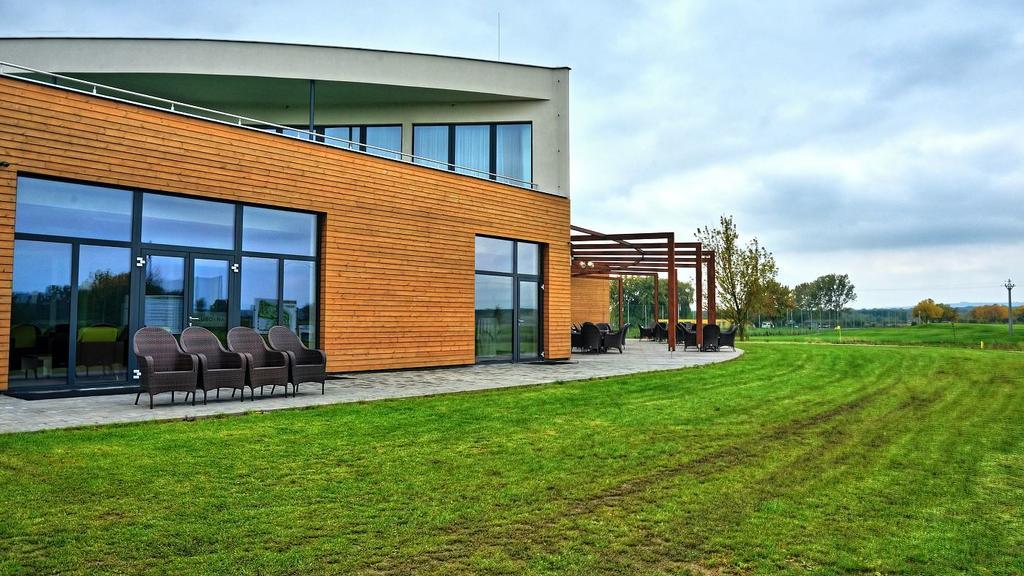 Hotel Golf Jezera Ostrozská Nová Ves Exterior foto