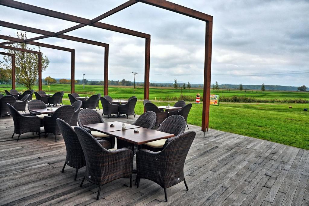 Hotel Golf Jezera Ostrozská Nová Ves Exterior foto