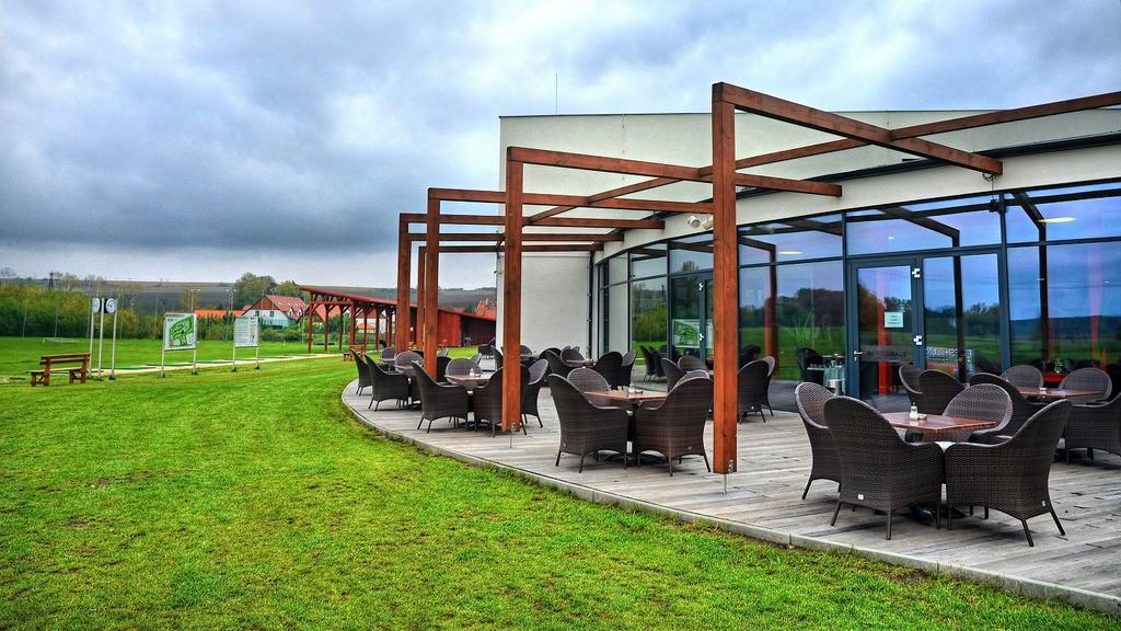 Hotel Golf Jezera Ostrozská Nová Ves Exterior foto