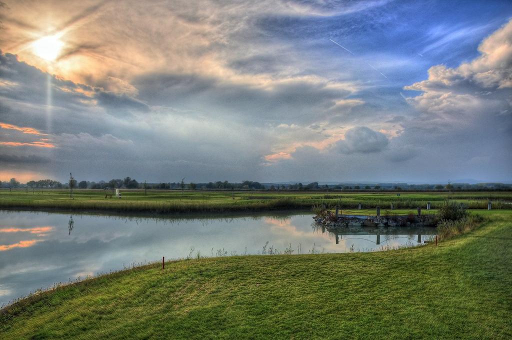 Hotel Golf Jezera Ostrozská Nová Ves Exterior foto