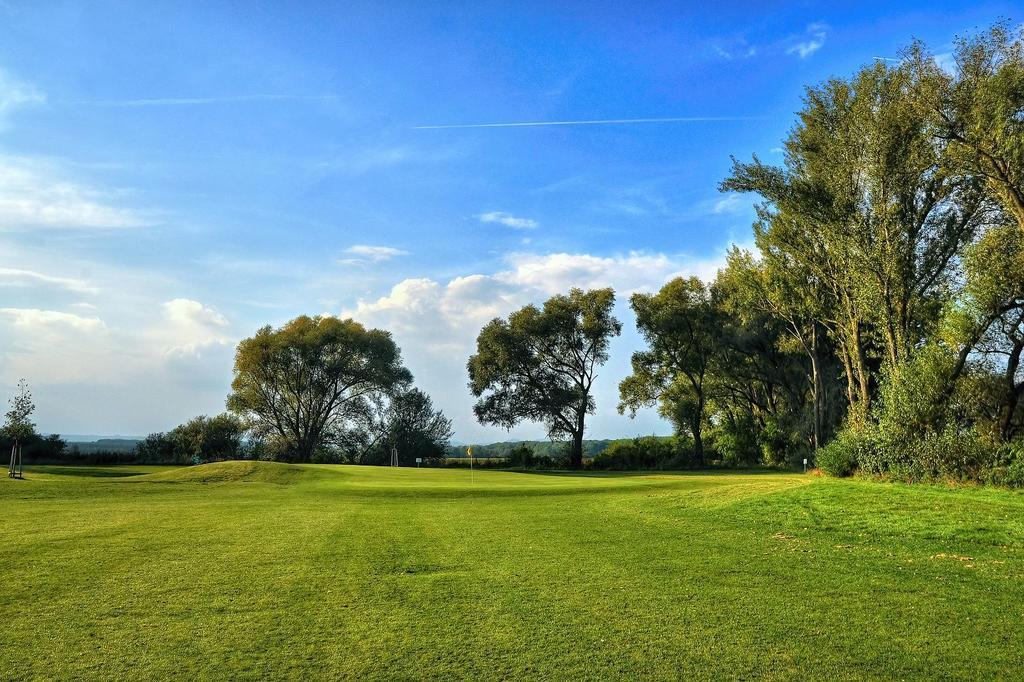 Hotel Golf Jezera Ostrozská Nová Ves Exterior foto