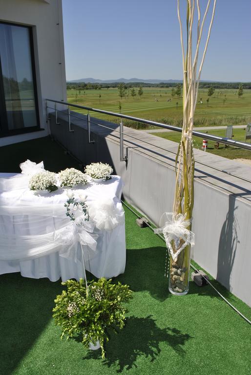 Hotel Golf Jezera Ostrozská Nová Ves Exterior foto